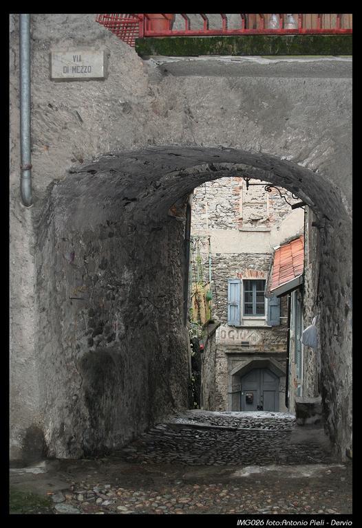 Al Castello Apartment Дервио Екстериор снимка